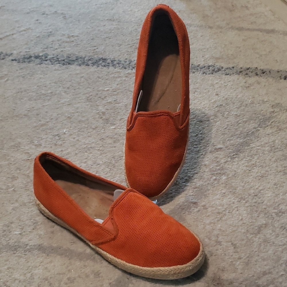 Clarks Perforated Orange Loafers With Espadrille Bottoms SZ 10